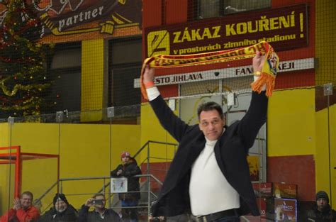Vo veku 76 rokov zomrel bývalý český hokejista jan suchý. WSM Liga: Jihlavské oslavy, pět Divíškových bodů a ...