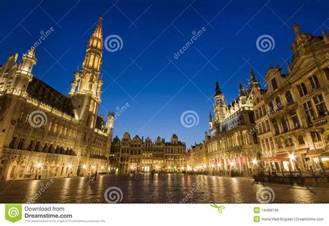 Das tiefland, das bis zu 100 metern über dem meeresspiegel liegt, mittelbelgien, das zwischen 100 und 200 metern liegt, und hochbelgien. Großartiger Platz Von Brüssel, Belgien - Landschaft ...