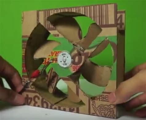 Fungsi umum kipas angin adalah untuk mendinginkan udara, meyegarkan udara, ventilasi (exhaust fan), dan pengering (umumnya memakai komponen penghasil panas). √ Cara Membuat Baling-Baling Dari Kertas Karton Yang Mudah