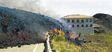 Tour to alcanatara, taormina, syracuse and catania. Etna: The July-August 2001 eruption