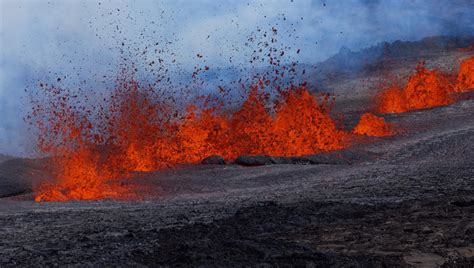 Hawaii Mauna Loa Volcano Eruption It Is The Largest In The World Breakinglatest News Breaking