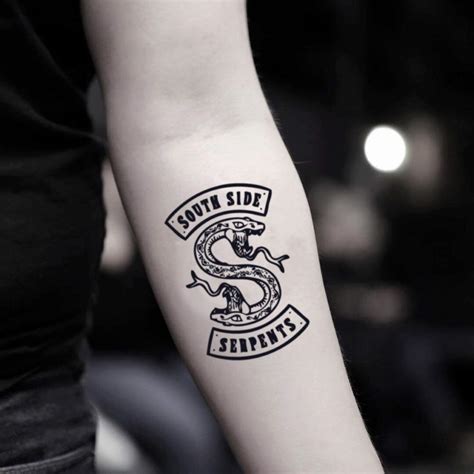 How kj apa hides his huge tattoos on riverdale. ぜいたく Kj Apa Tattoos - 我がメガと