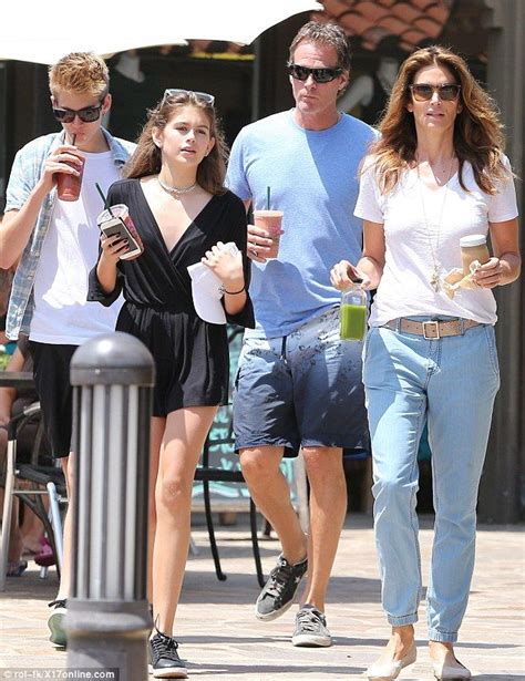 Cindy Crawford Steps Out With Lookalike Daughter Kaia For Father S Day