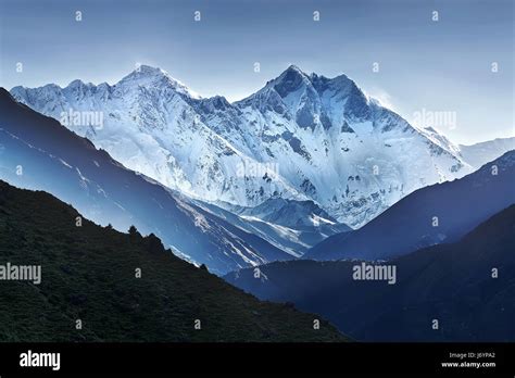 Himalaya Mountain Range Nepal Stock Photo Alamy
