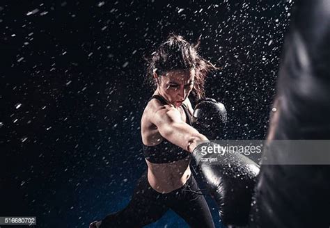 Male Vs Female Boxing 個照片及圖片檔 Getty Images