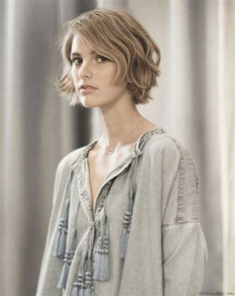 15 Nice Layered Wavy Bob