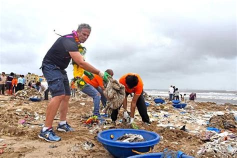 28 Lakh Kg Of Trash Cleared From Mumbai Beach In 5 Hours Beach Clean
