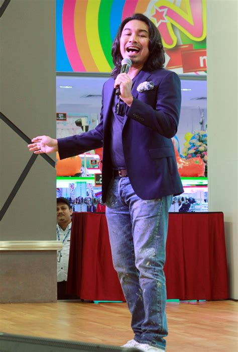 Suasana hari raya lirik anuar zain dan elina. Anuar Zain 'pikat' peminat dengan selendang | Selebriti ...