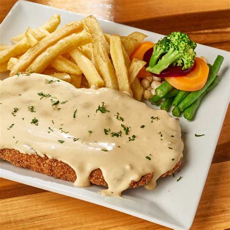 Milanesa De Pollo En Salsa Blanca Los Guayachos