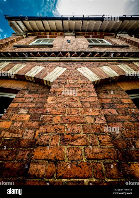 Detalle Arquitectónico En Ladrillo En El Edificio De La Torre Del Reloj