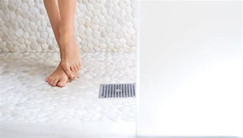 uk urologist debunks viral tiktok debate over whether it s unhealthy to pee in the shower newshub