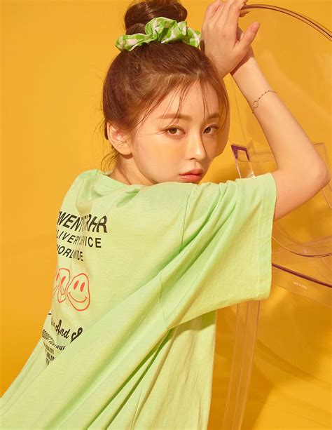 Chuu Palmtree And Soda Vol29 Tee 모델 포즈 포즈 여자 패션