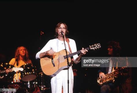 James Taylor Songwriter Photos And Premium High Res Pictures Getty Images