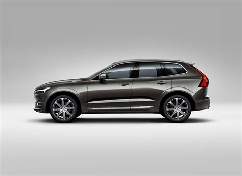 With distinct exterior lines and great interior features, this subcompact suv is comfortable and cool. Volvo XC60 2018 dilancarkan di Malaysia - varian CKD dari ...