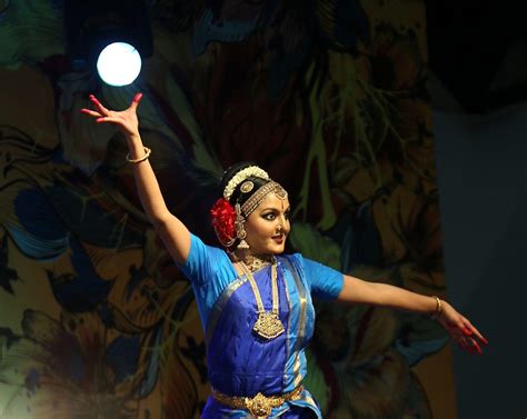 Manju Warrier Classical Dance Performance