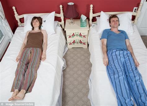 Parejas compartieron la razón por la que duermen en Cuartos Separados Notinerd