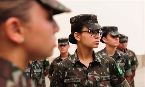 Pela Primeira Vez Exército Recebe Mulheres Na Aman Para Ensino Militar Bélico Agência Brasil