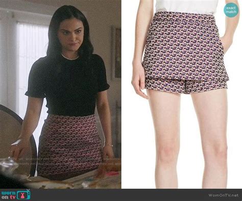 Veronicas Black Top And Pink Skirt On Riverdale Veronica Lodge