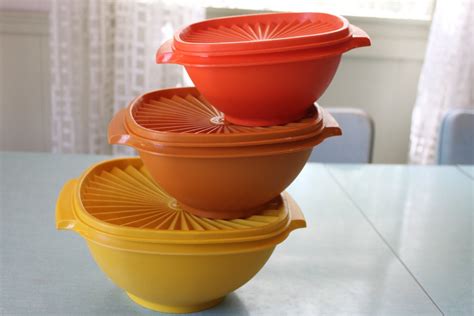 Vintage Tupperware Servalier Bowl Set Of 3 Stacking Nesting