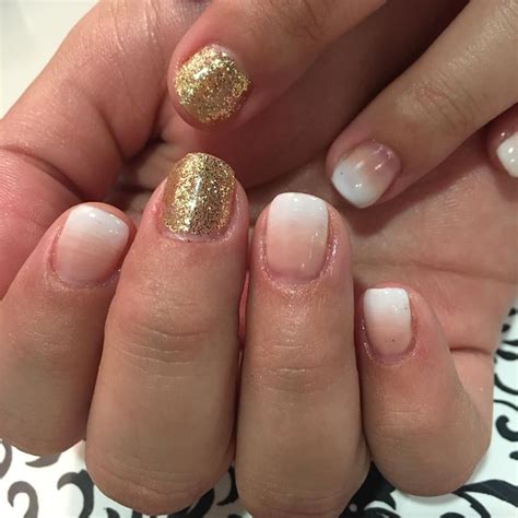 This Hack Makes A French Manicure Looks Incredible On Short Nails
