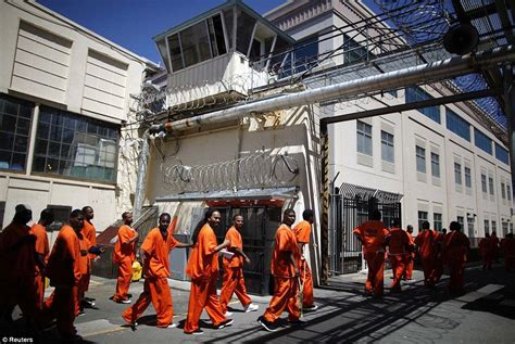 Live From San Quentin Poignant Photos Shine Spotlight On Inmates