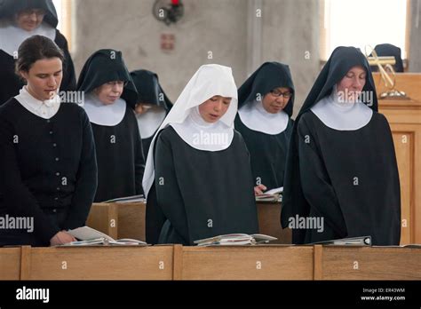 Nuns Praying Divine Office Hi Res Stock Photography And Images Alamy