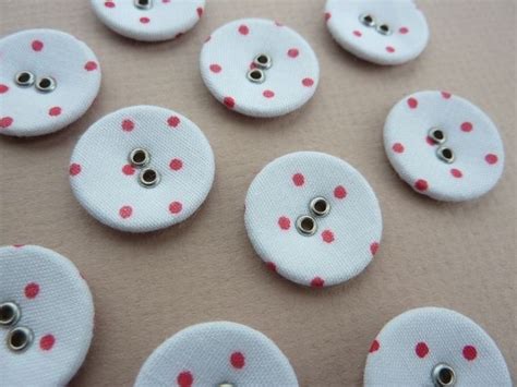 10 X White And Red Polka Dot Buttons Fabric And Metal 20mm Diameter