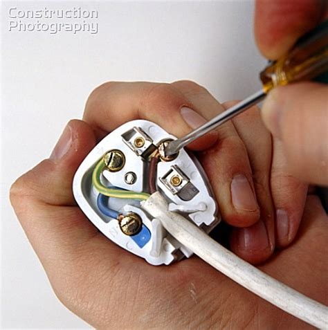 There are just two things that will be present in any plug wiring diagram. Three Pin Plug Wiring