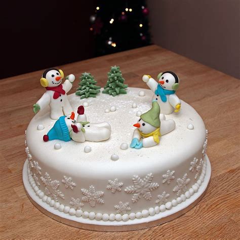 The cake is vanilla butter cake with vanilla pudding filling. Christmas Cakes & Cupcakes Galleries | Christmas cake ...