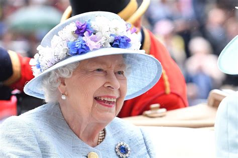 Elizabeth ii became queen of the united kingdom upon the death of her father, george vi in addition, elizabeth ii has started new trends toward modernization and openness in the royal family. Elizabeth II : sa mort, un événement majeur anticipé, au ...