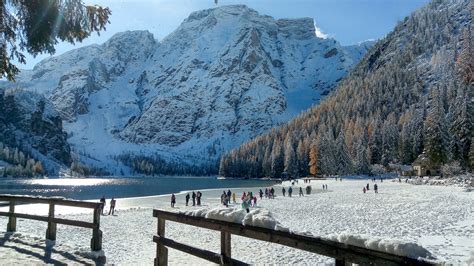 Giro Del Lago Di Braies In Inverno