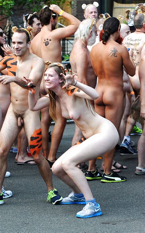 Naked Run As Protest Porn Pictures Xxx Photos Sex Images Pictoa