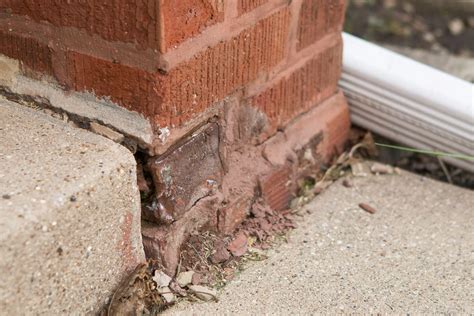 Hiring A Mason To Fix Crumbling Brick The Diy Playbook