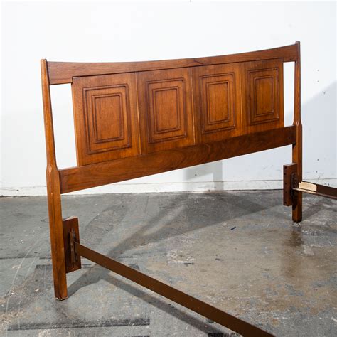 The attractive wood detailing on the headboard and footboard will be the highlight of your boudoir. Mid Century Danish Modern Headboard Bed Frame Broyhill ...