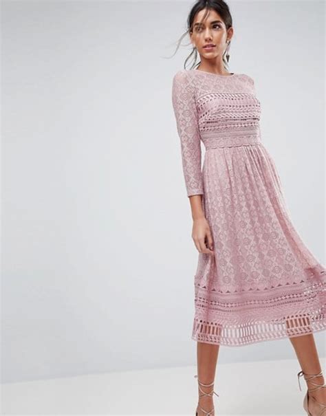 From pale pink to rose gold wedding dresses, be a blushing bride in any of these stunning pink wedding gowns and dresses. Wedding Guest Dresses | Dresses for Wedding Guests