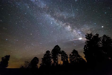 Halleys Comet Is Bringing A Meteor Shower That Will Peak Tonight When