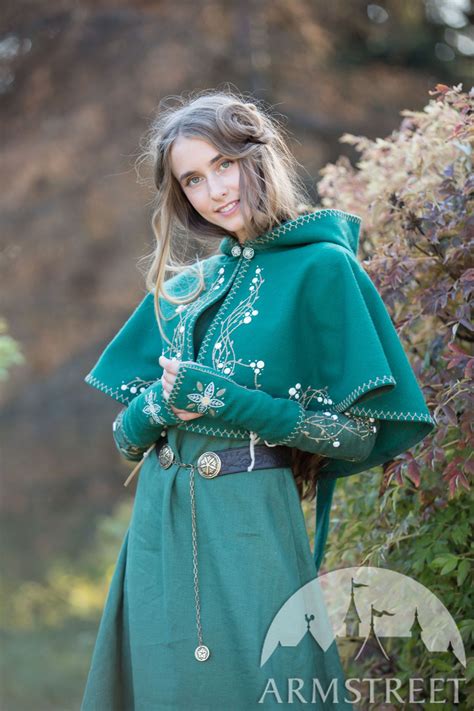 Embroidered Woolen Hood And Mittens Set Fairy Tale Fashion