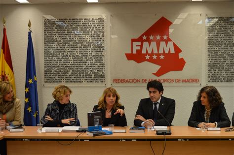 De las 183 compras de ínfima cuantía que realizó la presidencia de la república en. El libro espejo de Virginia Moreno Web Oficial ,libro de ...