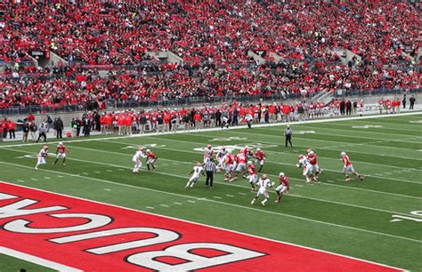 Football Plays The Illinois Vs Ohio State Game In Ohio St Flickr