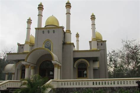 Cerita Di Balik Masjid Megah Di Tengah Hutan Yang Viral Dulunya Berdiri Batu Raksasa Yang