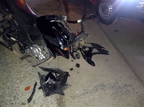 acidente entre carro e motocicleta deixa jovem de 21 anos ferida em brusque o município