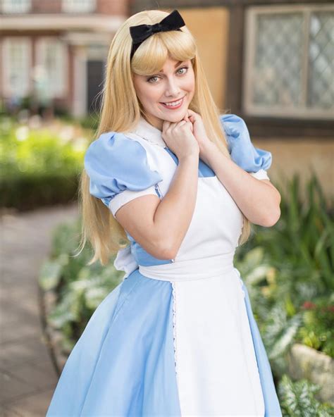 Pin By Levi Kelley On A Disney Parks Characters Alice Cosplay Disney