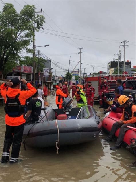 Banjir Makassar Sar Unibos Kerahkan Personil Evakuasi Warga