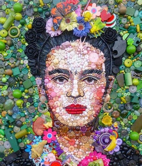 Portrait Réalisés Avec Des Morceaux De Plastique Glannés Ici Et Là