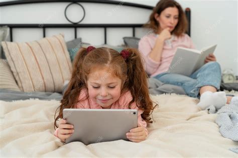 Madre E Hija Pasando Tiempo Juntas Foto Gratis