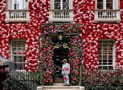 Scenes From A Magical London Neighborhood Bursting With Florals For Spring