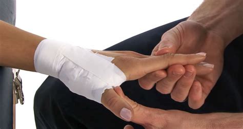 Sprained Thumb Symptoms Causes Treatment And Taping