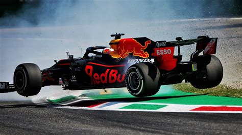 Max verstappen cried out 'argh f***!' to his team radio after a huge crash during the british grand prix at silverstone. Max Verstappen crasht in eerste vrije training op Monza ...