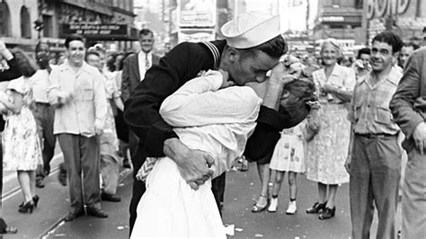 Sailor In Iconic V J Day Times Square Kiss Photo Dies At 95