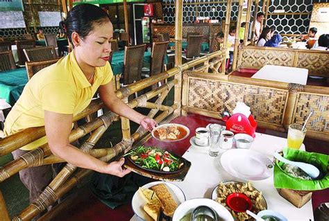 Visi & misirumah makan khas sunda adalah sebuah rumah makan yang menjual sajian hidangan sunda yang kaya rasa serta tidak menghilangkan tradisi masakan jawa barat dan unik dengan set up outlet yang nyaman dan menarik. Sup Gurame di Rumah Makan Sangkuriang Bekasi | Wisata Bandung